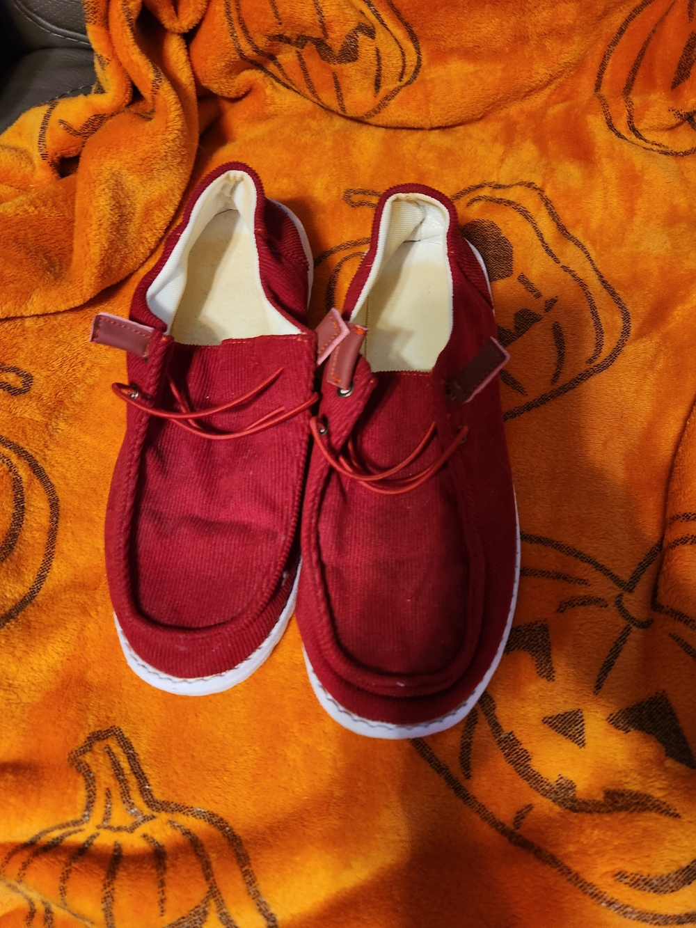 Women's Casual Slip-On Canvas Shoes in Burgundy